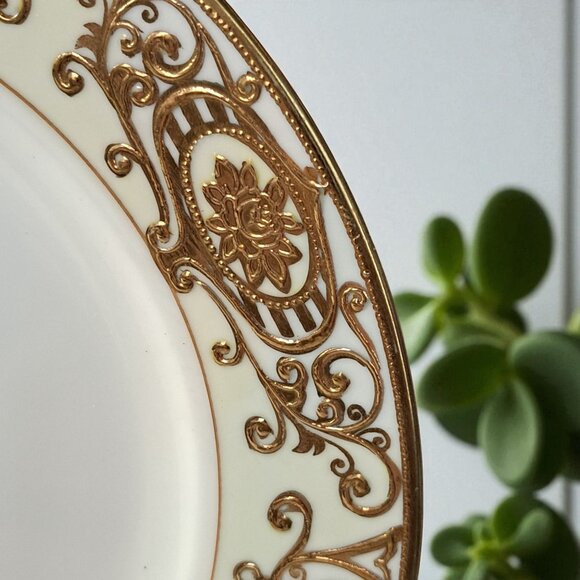 Noritake 175 Luncheon Plate 8 1/4” Round Gold Christmas Ball Set of Four - Picture 10 of 12